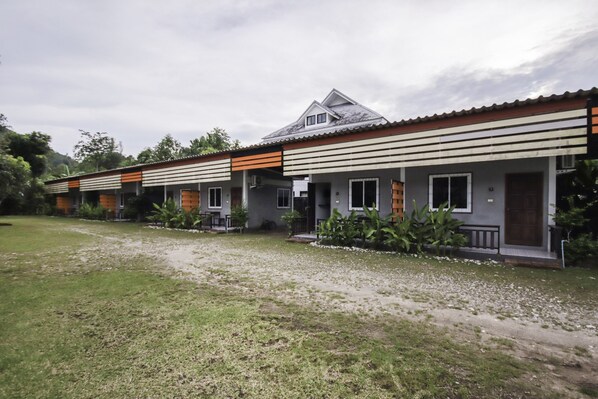 Exterior - Banana Lodge (Takua Pa)