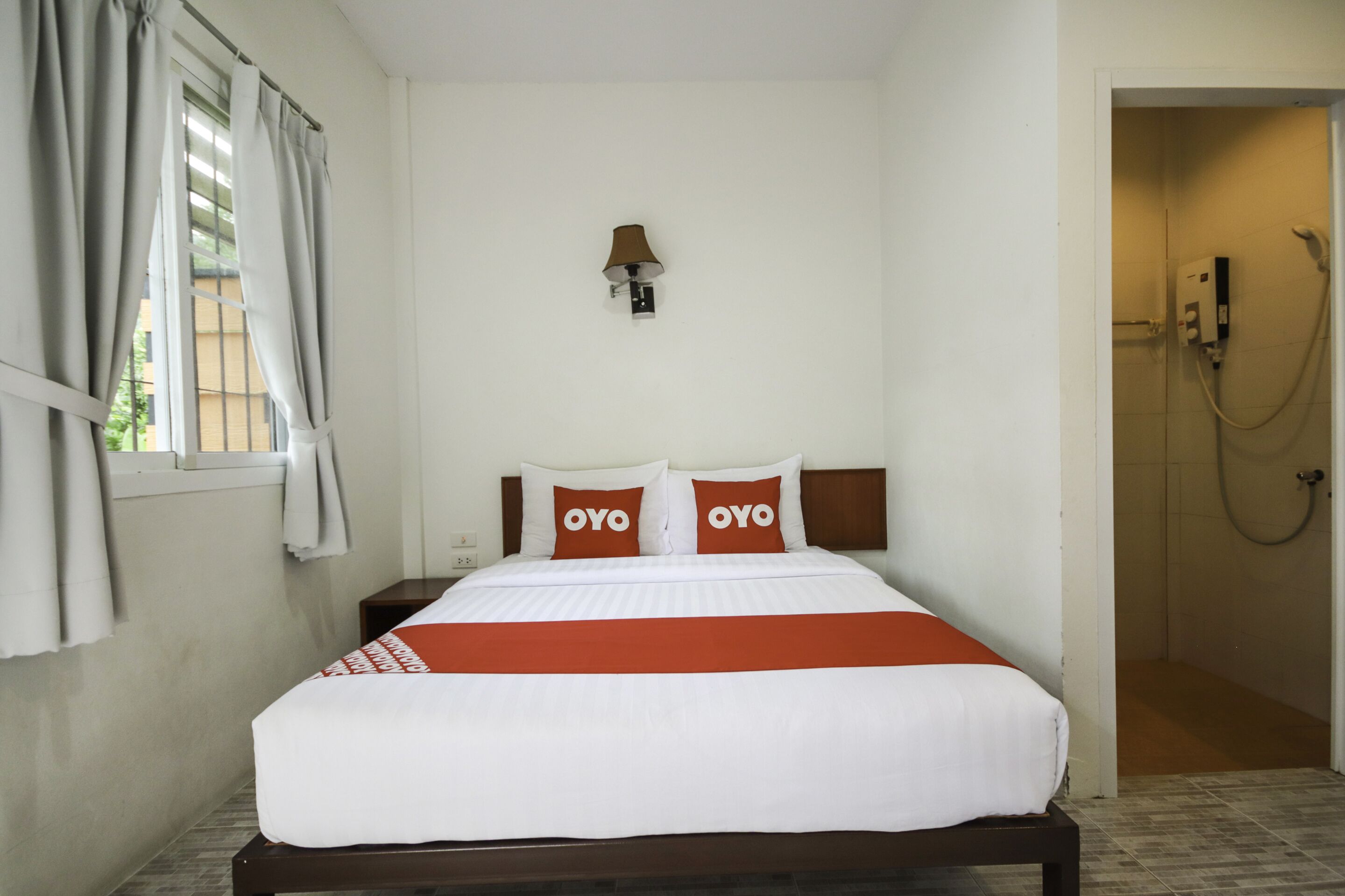 deluxe double room | desk, free wifi, bed sheets