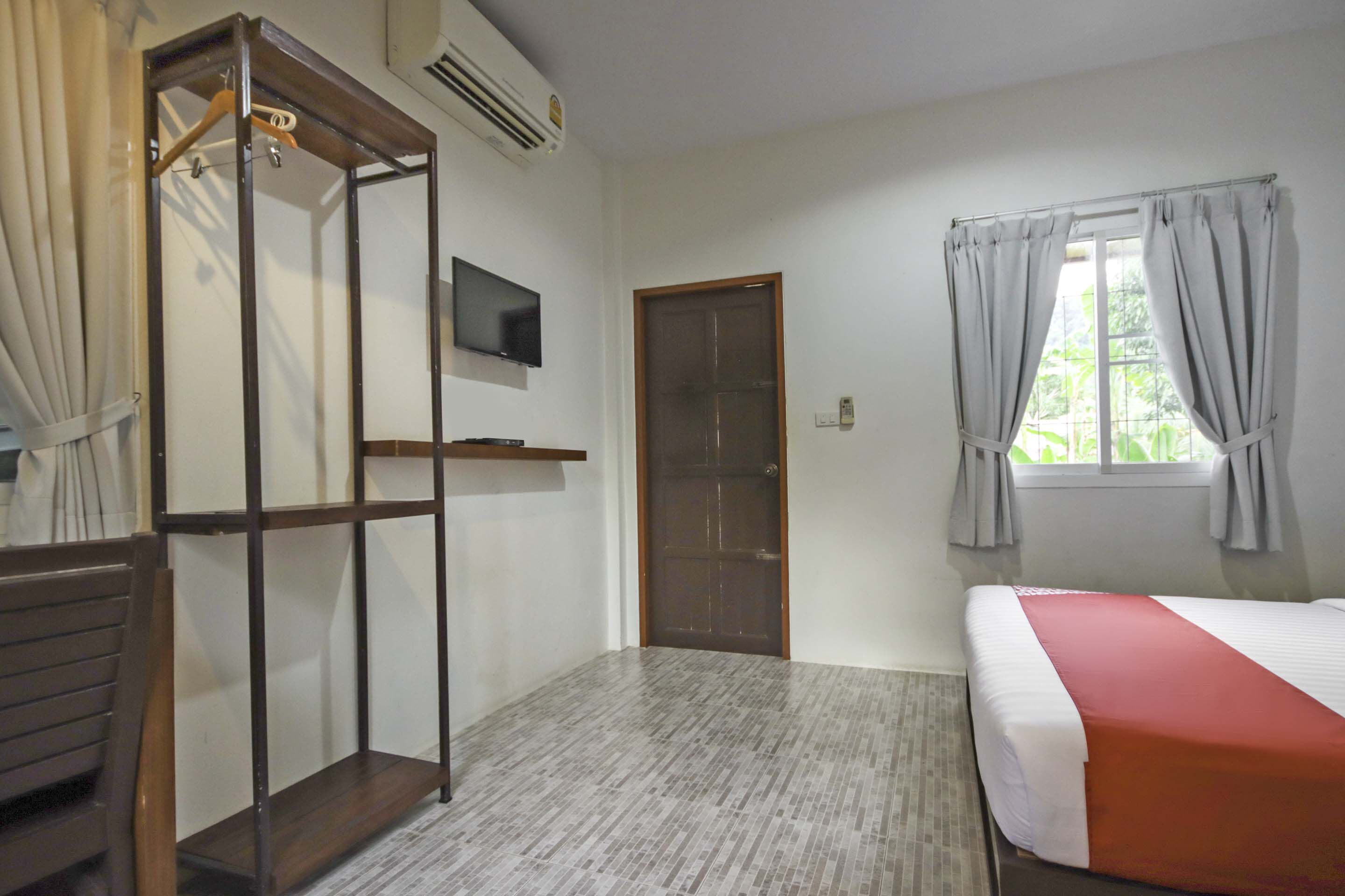 deluxe double room | desk, free wifi, bed sheets