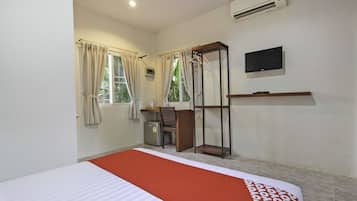 Deluxe Double Room | Desk, free WiFi, bed sheets