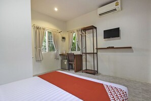 Deluxe Double Room | Desk, free WiFi, bed sheets
