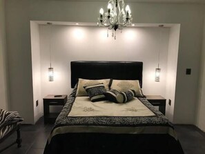 Double Room, 1 Queen Bed | Premium bedding, blackout drapes, iron/ironing board (on request)