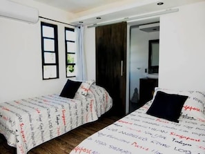 ห้องทวิน | เครื่องนอนระดับพรีเมียม, ห้องพักตกแต่งอย่างมีเอกลักษณ์, ผ้าม่านกันแสง