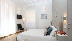 Quarto quádruplo superluxo | 1 quarto, roupas de cama premium, cofres nos quartos, escrivaninha