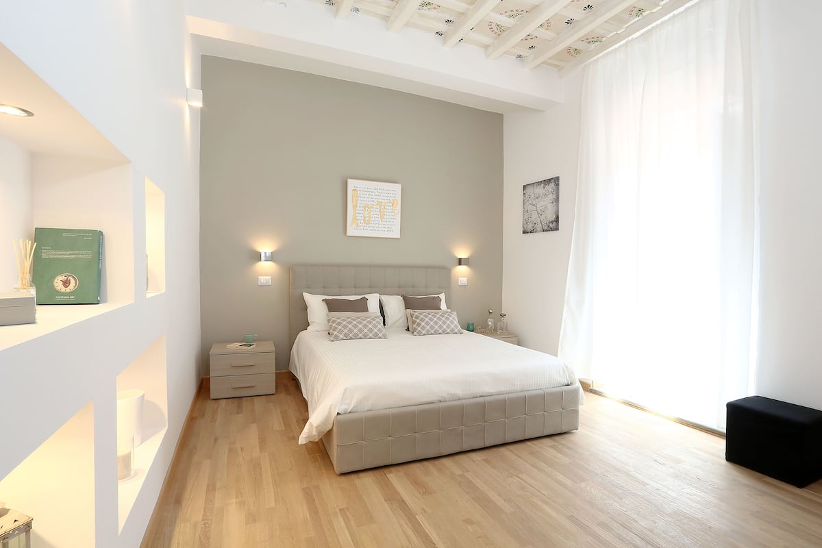 1 bedroom, premium bedding, in-room safe, desk