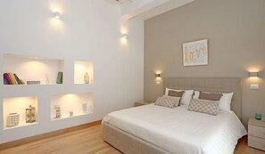 Quarto casal luxo | 1 quarto, roupas de cama premium, cofres nos quartos, escrivaninha