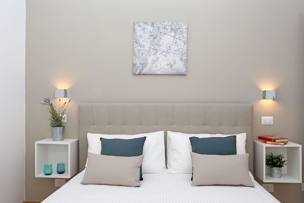 1 bedroom, premium bedding, in-room safe, desk