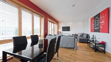 Apartment, 2 Bedrooms | Living area