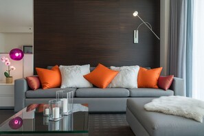 Flat-screen TV, pay movies - Luxury Suites at the Palms (Las Vegas)