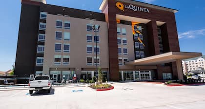 La Quinta Inn & Suites by Wyndham Oklahoma City Airport