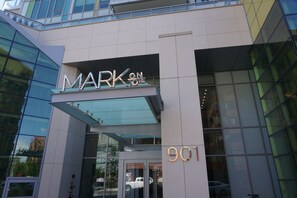 Property entrance - Luxury Mark on 10th (Calgary)