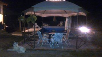 Outdoor pool, pool umbrellas, sun loungers