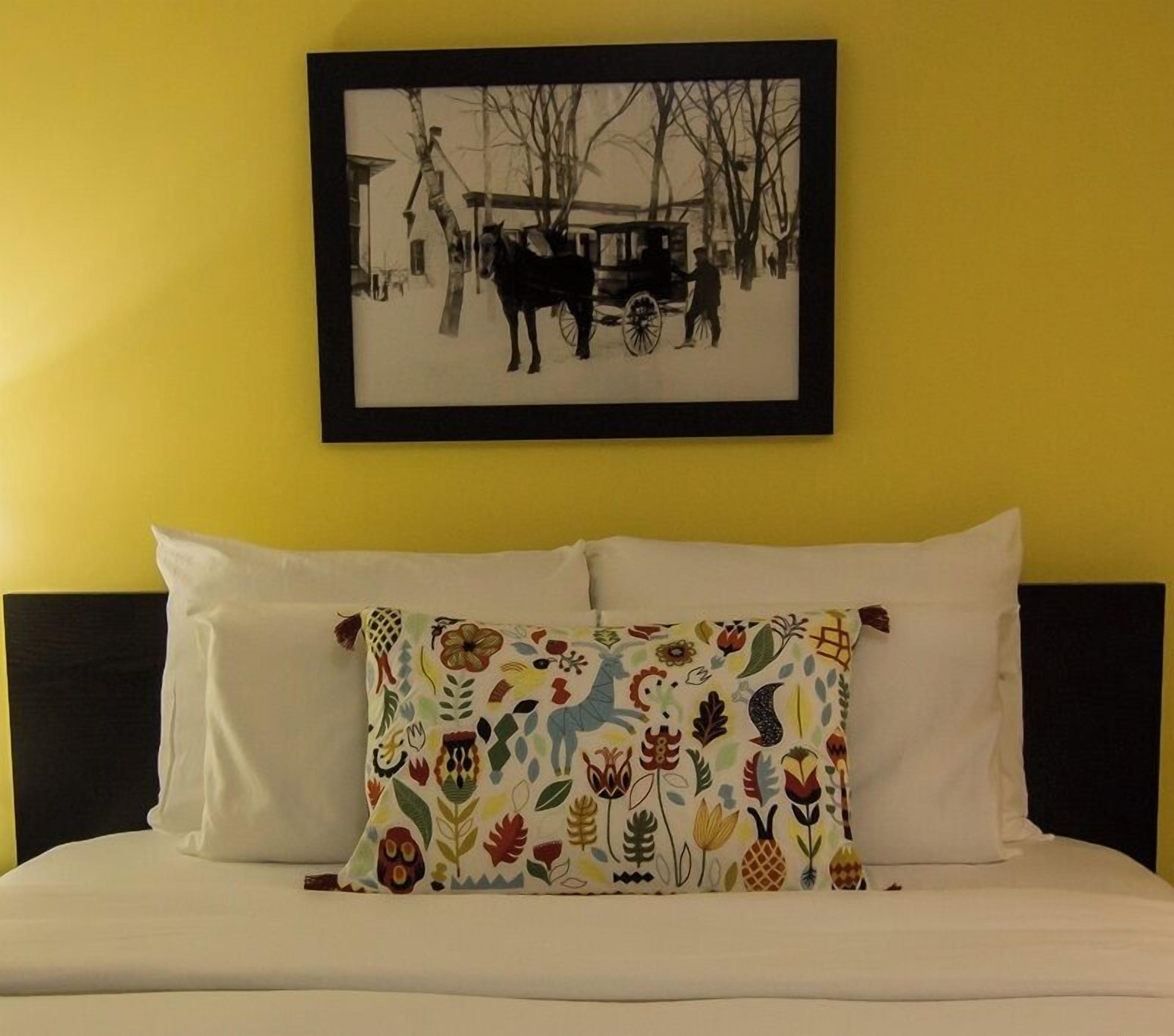 signature room, 1 queen bed | in-room safe, desk, iron/ironing board, free wifi