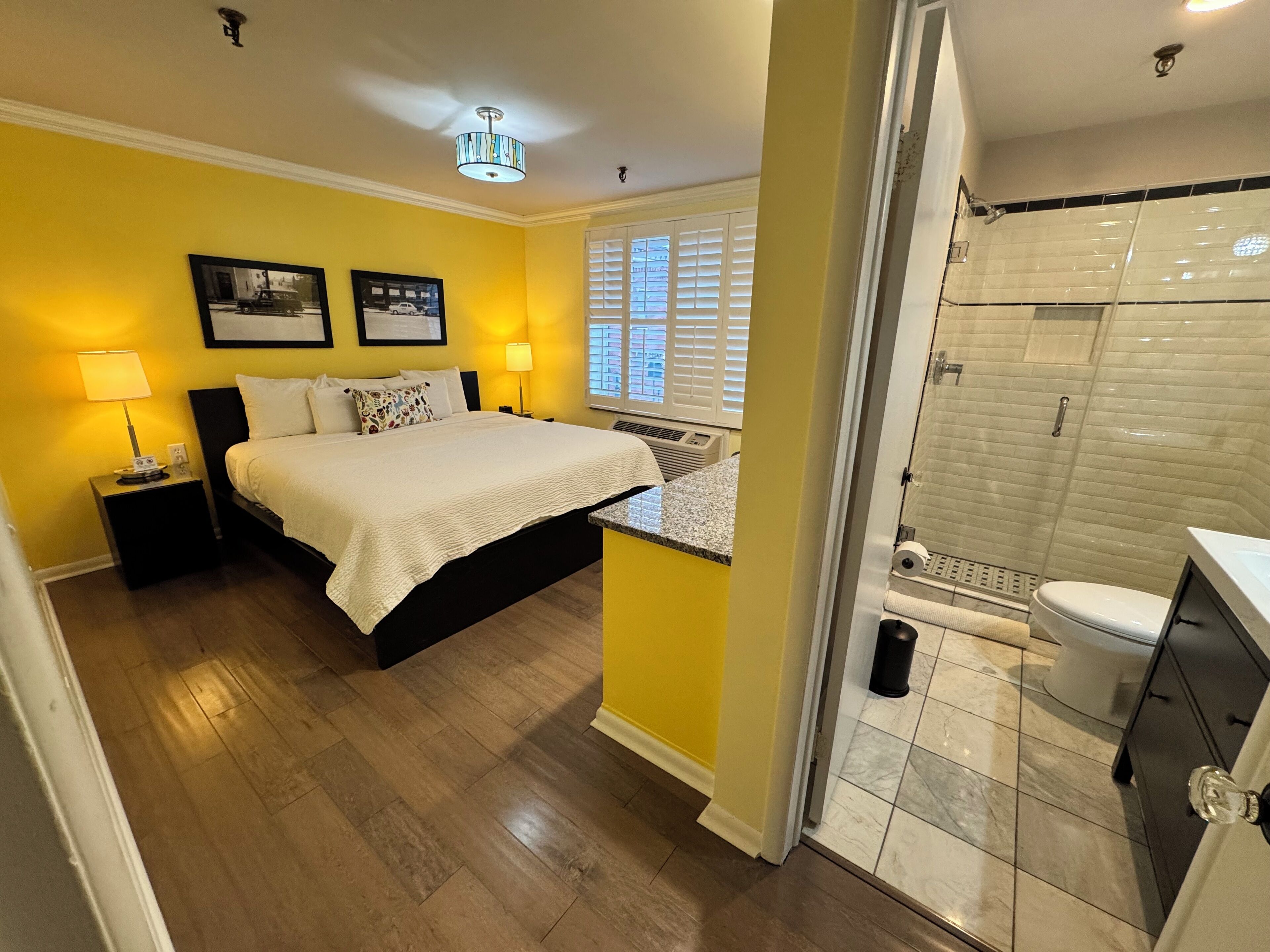 Exclusive Suite | In-room safe, desk, iron/ironing board, free WiFi