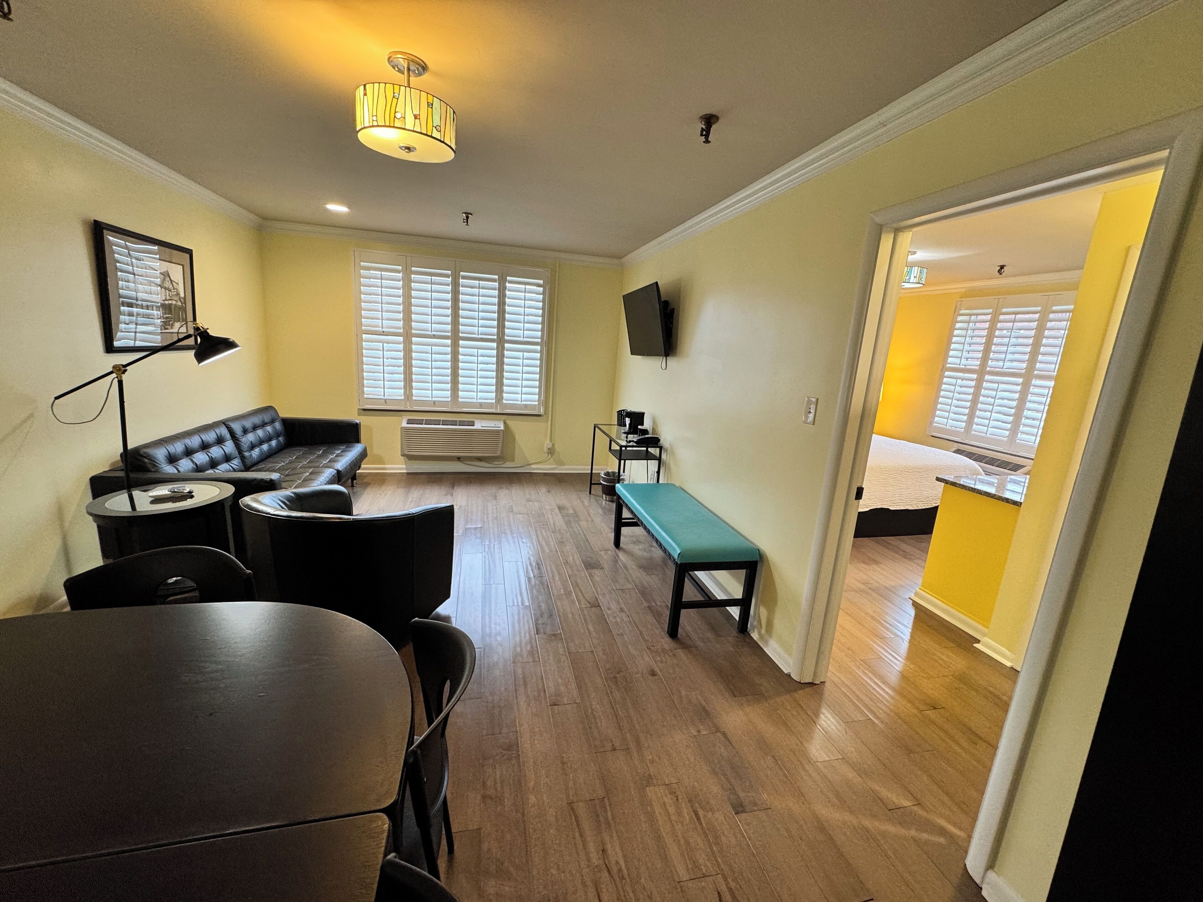 Exclusive Suite | In-room safe, desk, iron/ironing board, free WiFi