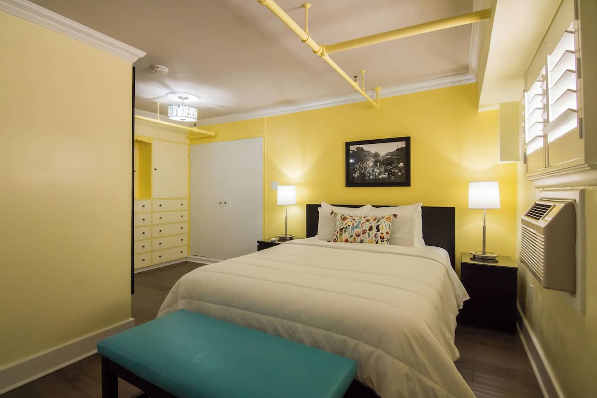 Suite Deluxe | 1 chambre, coffres-forts dans les chambres, bureau