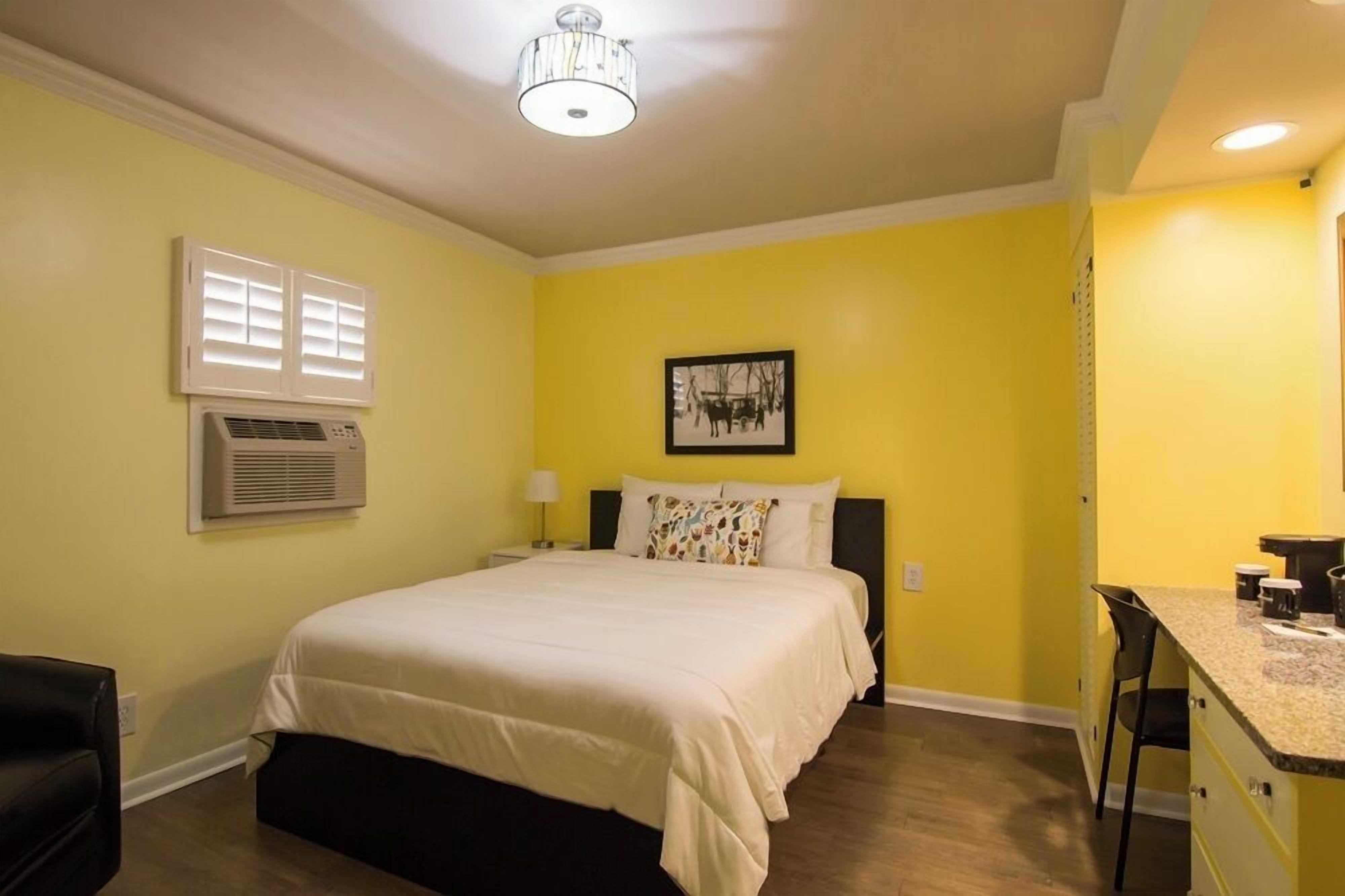 signature room, 1 queen bed | in-room safe, desk, iron/ironing board, free wifi