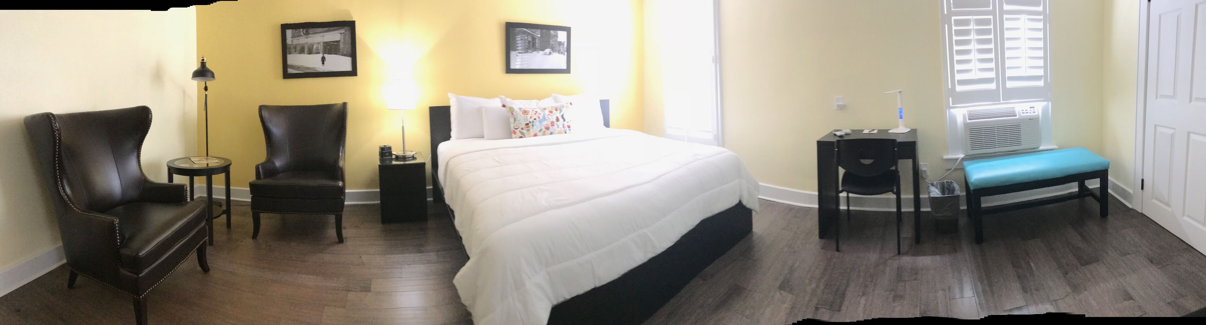 Signature Room, 1 King Bed | In-room safe, desk, iron/ironing board, free WiFi