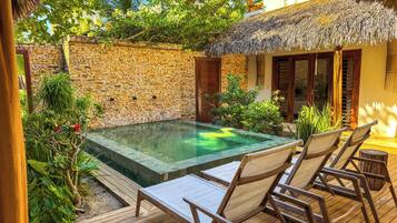 2 outdoor pools, sun loungers