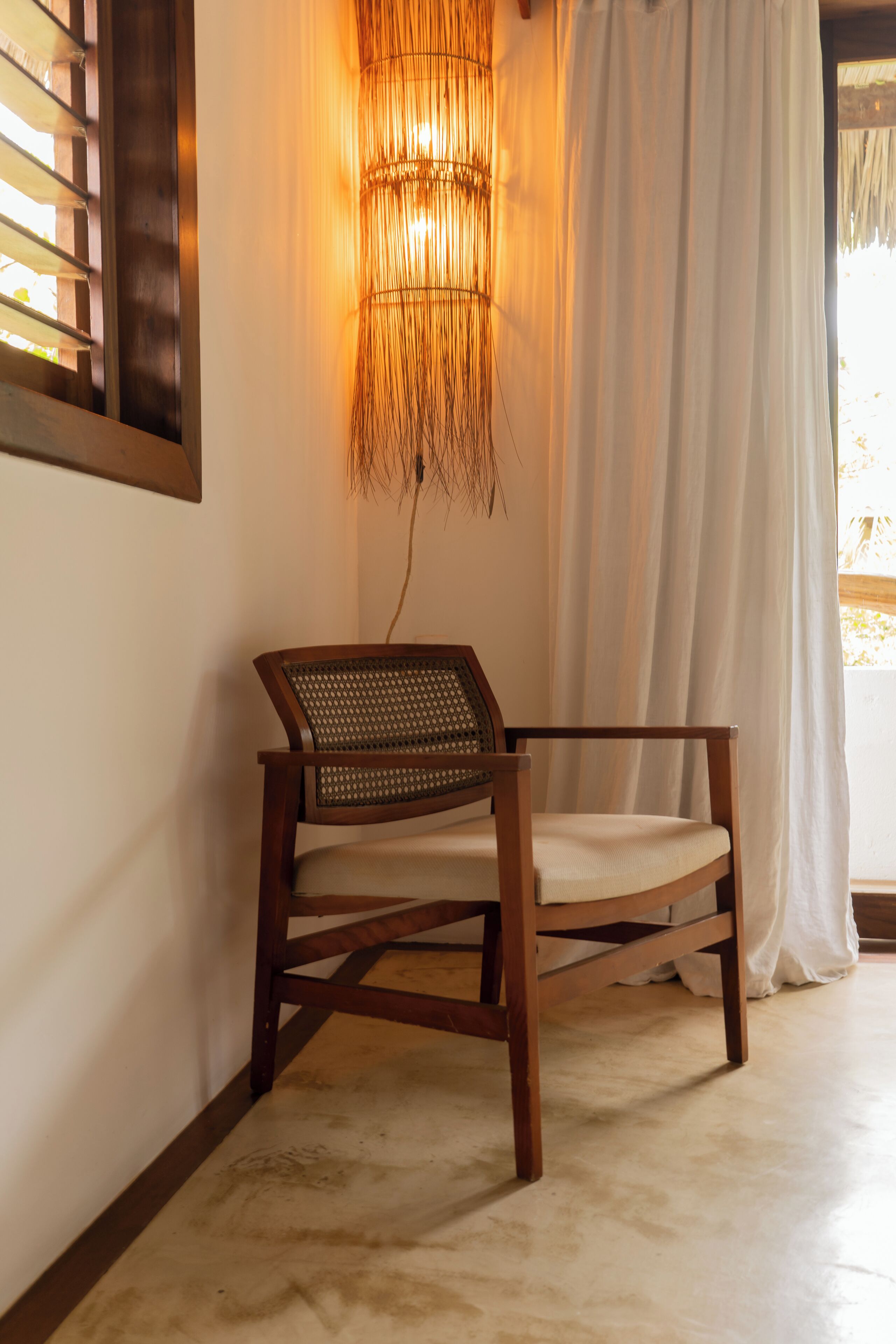 Deluxe Suite, Lanai, Courtyard View | Minibar, in-room safe, blackout drapes, soundproofing