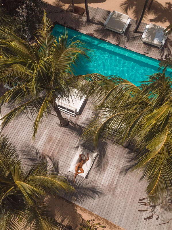 Hồ bơi ngoài trời