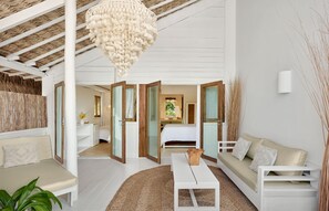 Familjebungalow - uteplats - utsikt mot poolen (Triplo Duna) | Minibar, värdeförvaringsskåp på rummet och individuell inredning