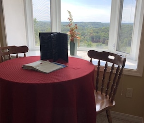 Quarto standard, 1 cama King, para não fumantes, vista para o rio | Wi-Fi de cortesia