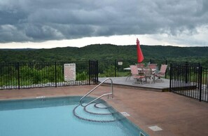 The Razorback | Outdoor pool - Biggers Bed & Breakfast (Hardy)