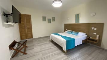 Deluxe Double Room | In-room safe, laptop workspace, iron/ironing board, free WiFi