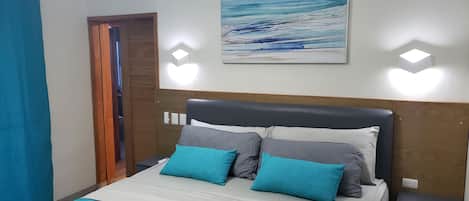 In-room safe, laptop workspace, iron/ironing board, free WiFi