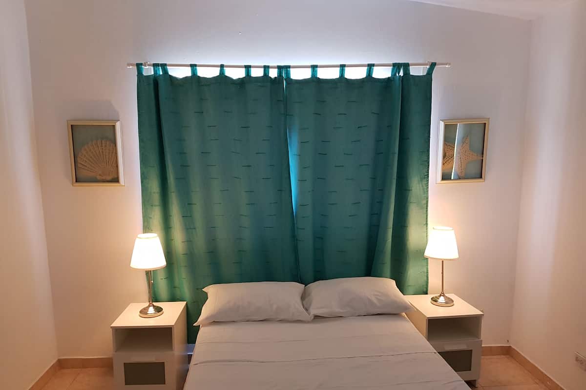 Deluxe Triple Room | In-room safe, laptop workspace, iron/ironing board, free WiFi