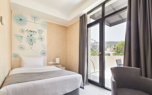 Minibar, in-room safe, soundproofing, free WiFi