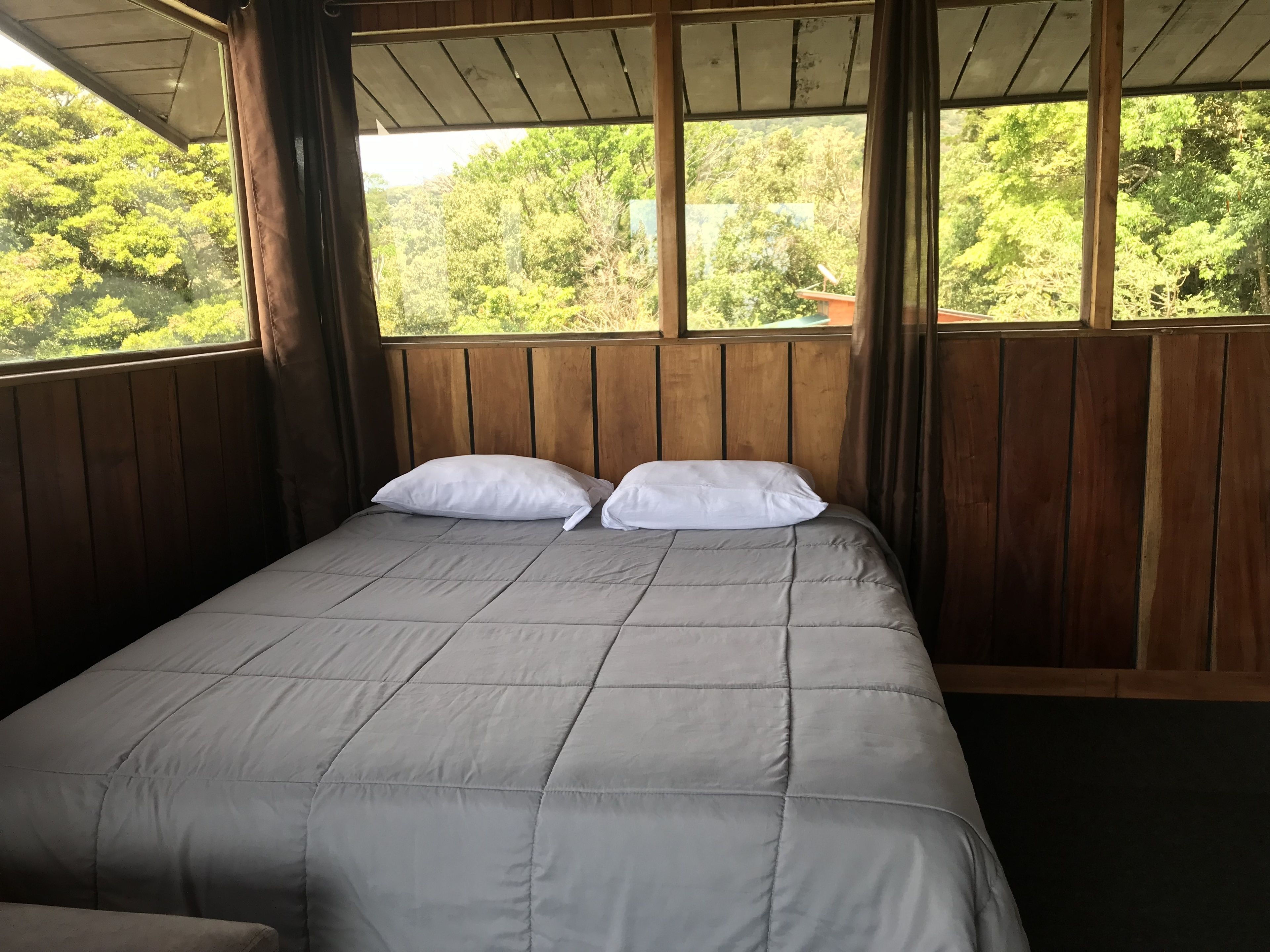 Quarto casal luxo, 1 cama Queen e sofá-cama, na torre | Wi-Fi de cortesia, roupa de cama