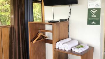 Quarto casal luxo, 1 cama Queen e sofá-cama, na torre | TV