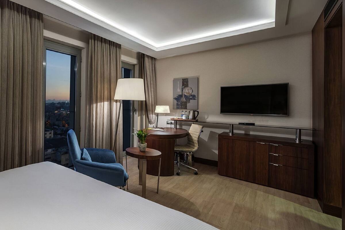 Minibar, in-room safe, soundproofing, free cots/infant beds