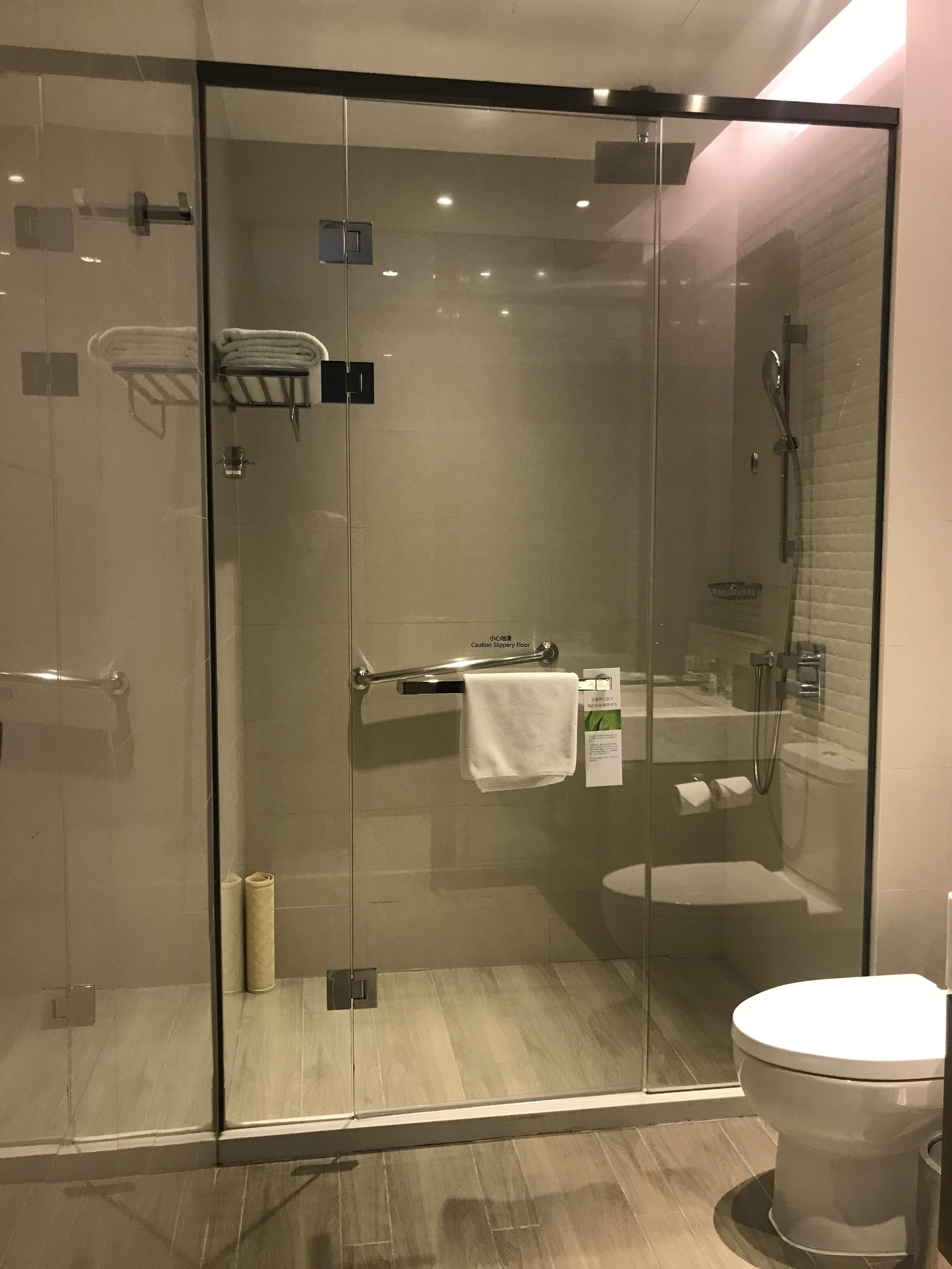 room, 2 single beds (den) | bathroom | shower, rainfall showerhead, free toiletries, hair dryer