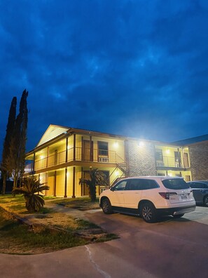 Front of property - Coachway Inn (Luling)