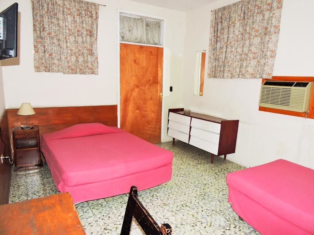 basic double room, shared bathroom | 1 bedroom, in-room safe, desk, free wifi