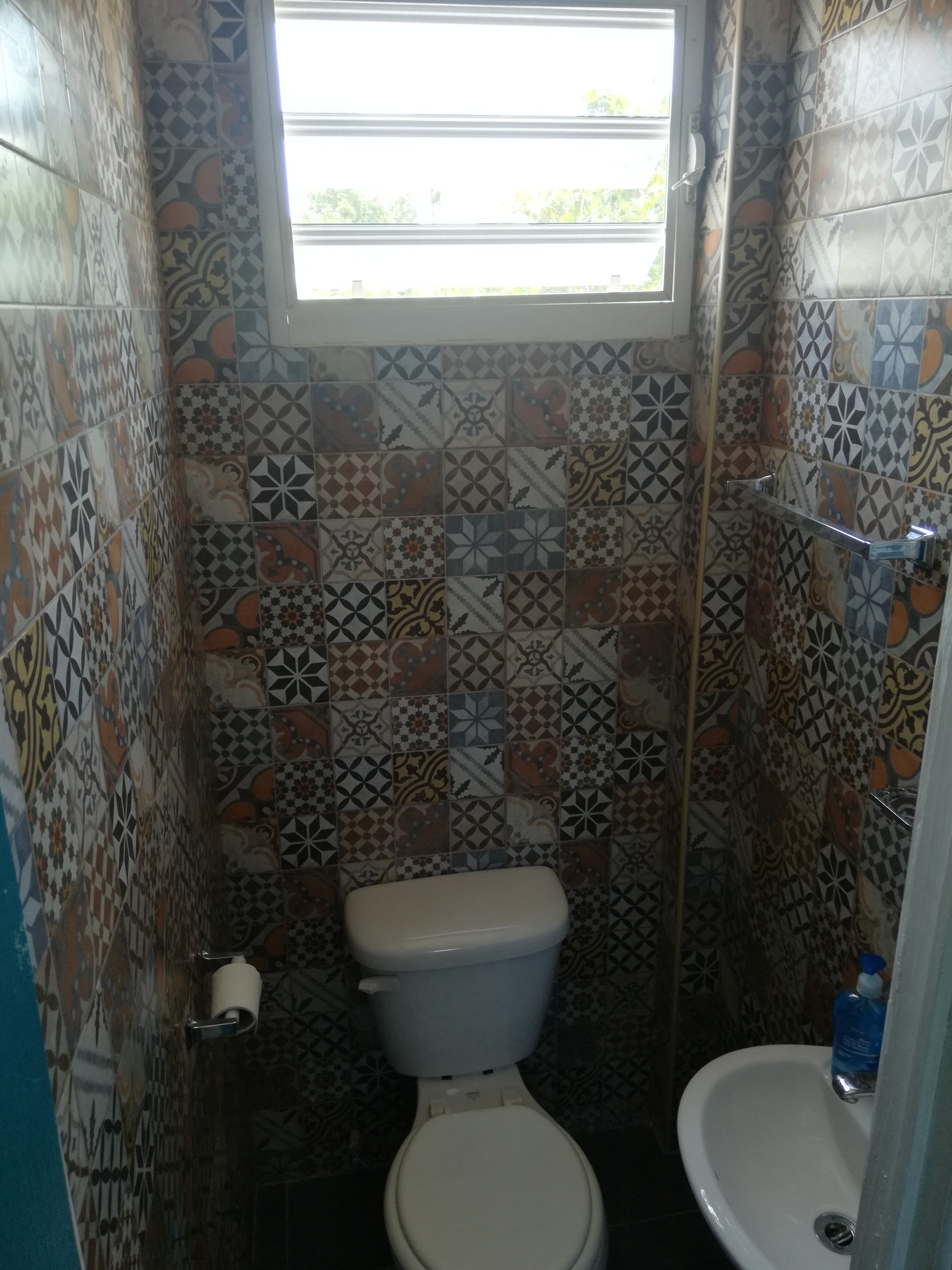 shower, free toiletries, towels