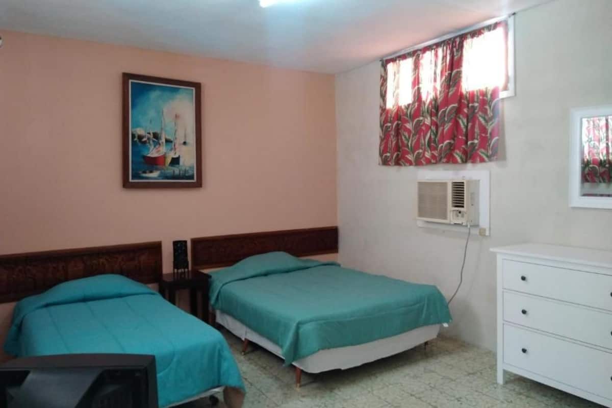 Chambre Double, salle de bains commune