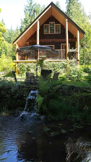 1 Bedroom Log Cabin | Balcony
