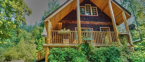 Exclusive Cabin, 1 Bedroom, Kitchen, Mountain View | Individually decorated, individually furnished, desk, free WiFi