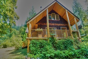 Exclusive Cabin, 1 Bedroom, Kitchen, Mountain View - Wedgwood Manor and Glamping Retreat (Crawford Bay)
