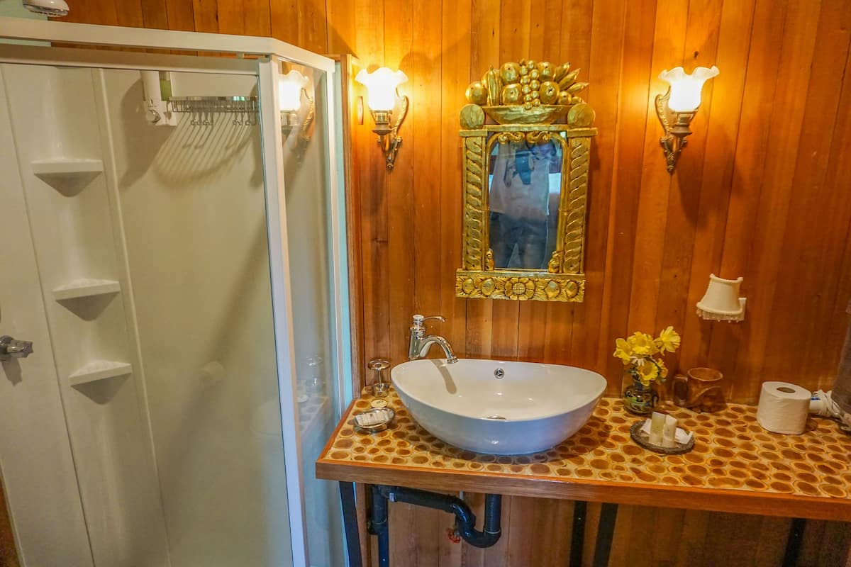 1 Schlafzimmer, individuell dekoriert, individuell eingerichtet