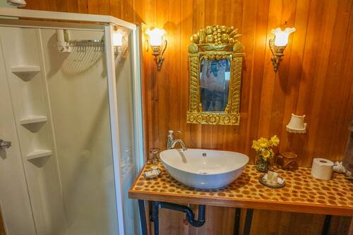 1 bedroom, individually decorated, individually furnished, desk