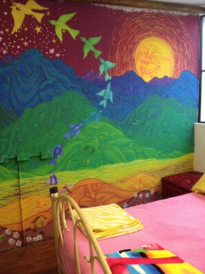 Quarto casal econômico, 1 cama de casal, banheiro compartilhado | Escrivaninha, ferros/tábuas de passar roupa, Wi-Fi de cortesia