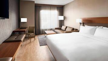 Roupas de cama premium, cofres nos quartos, escrivaninha