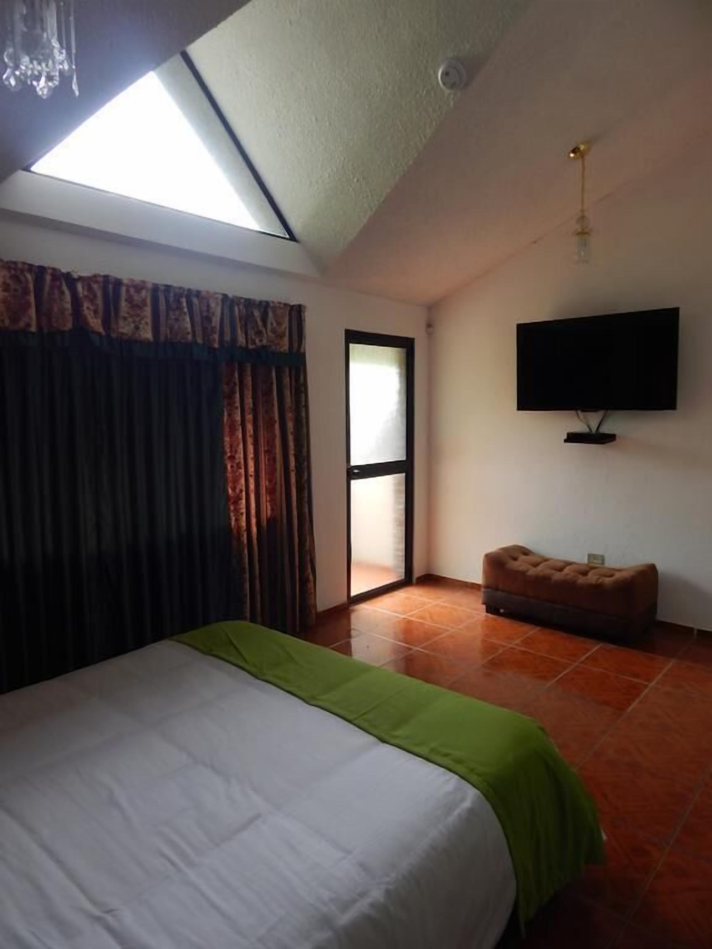 Room, 1 King Bed | Iron/ironing board, free WiFi