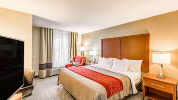 Camas com colchões pillow-top, escrivaninha