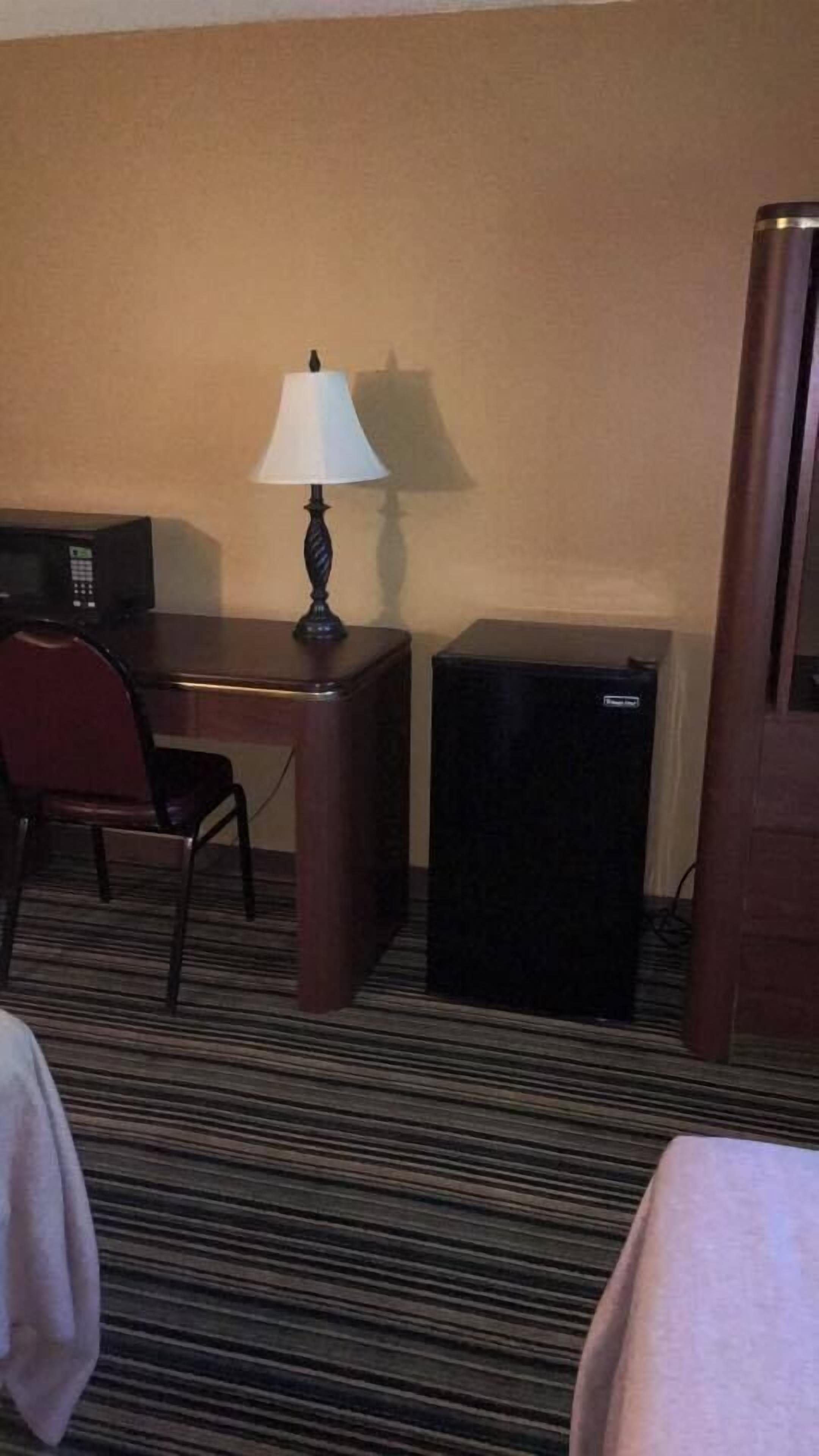 Phòng, 2 giường đơn, tủ lạnh & lò vi sóng | Bàn, truy cập Internet không dây miễn phí 